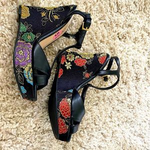 Gorgeous Guess Wedges, Worn Once, Size 5.5